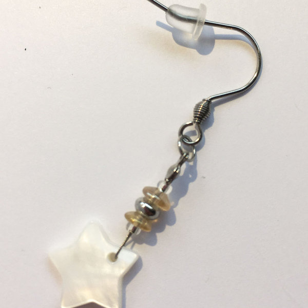 Ohrhänger aus Glas und Edelstahl mit Perlmuttstern