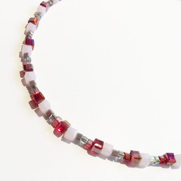 Halskette mit Glas-Würfelperlen - rot-rosa-taupe-kristall