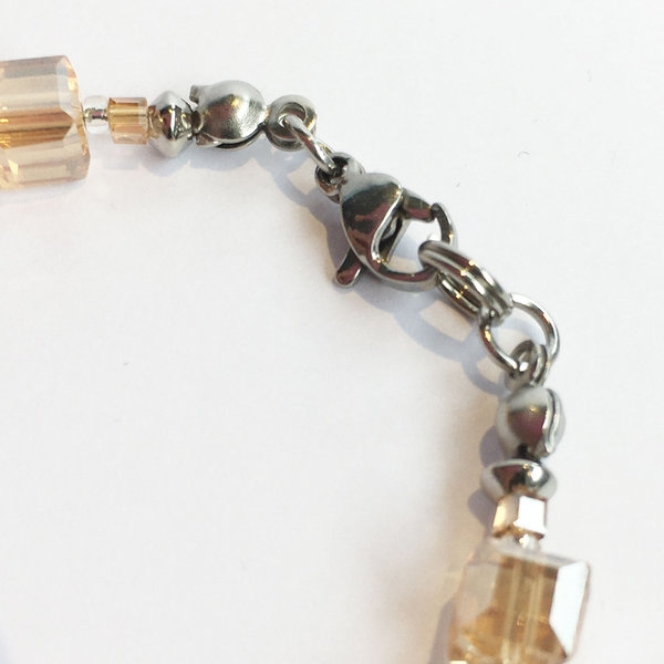 Armband mit Glas-Würfelperlen - helltopas-kristall