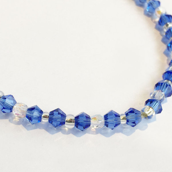 Armband mit Glas-Facettperlen und Edelstahlanhänger "Blume" - blau-kristall