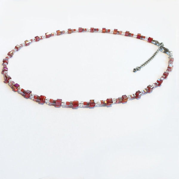 Halskette mit Glas-Würfelperlen - rot-taupe-kristall