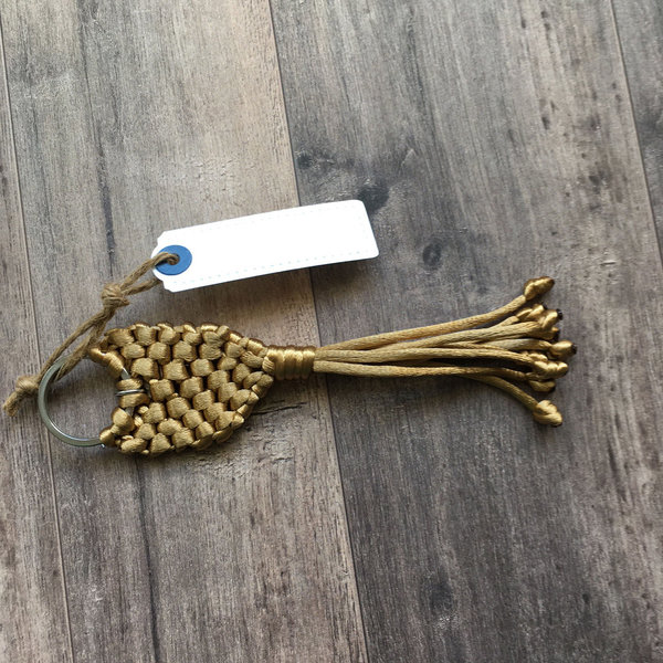 Makramee-Schlüsselanhänger Fisch - altgold